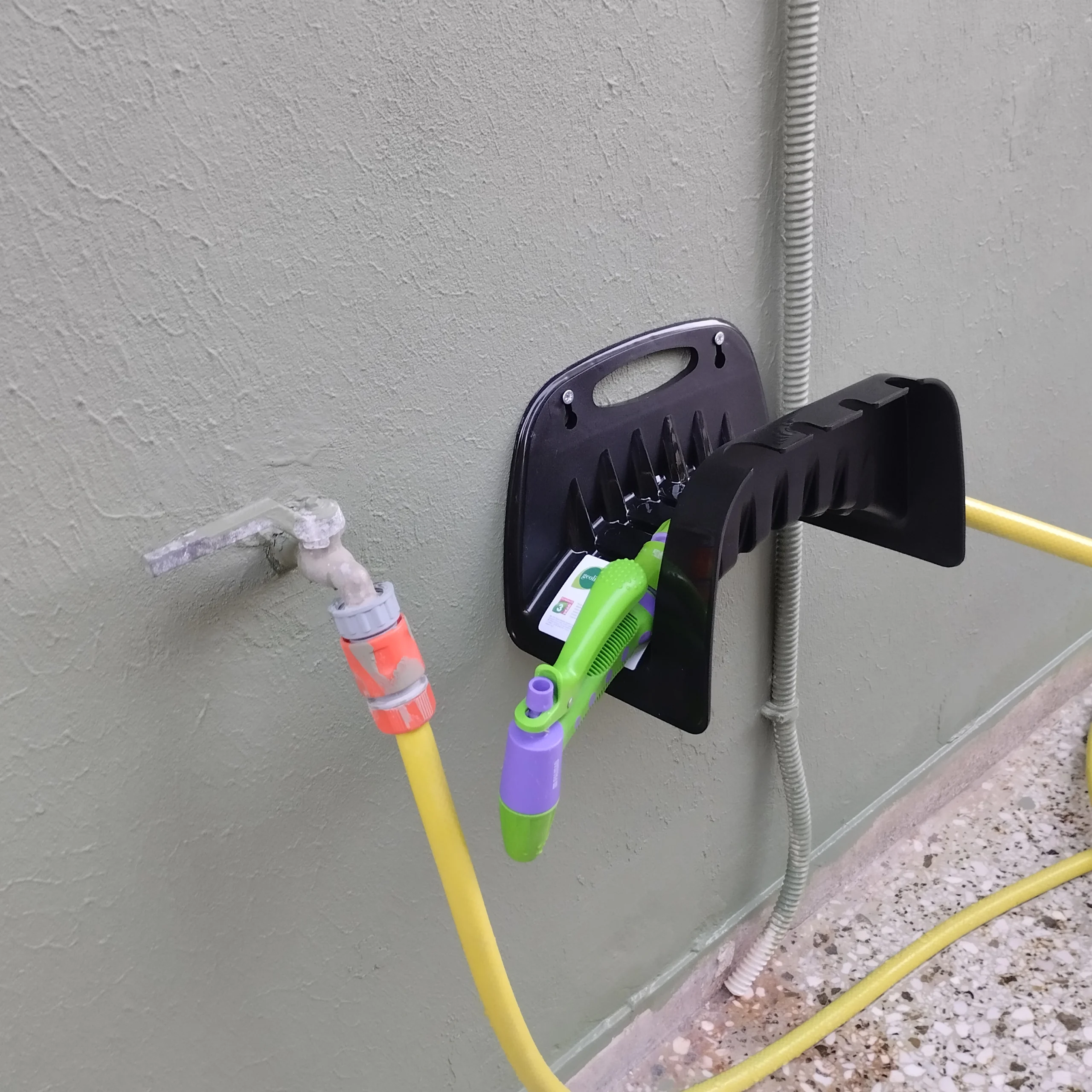τοποθέτηση επιτοίχιας βάσης 