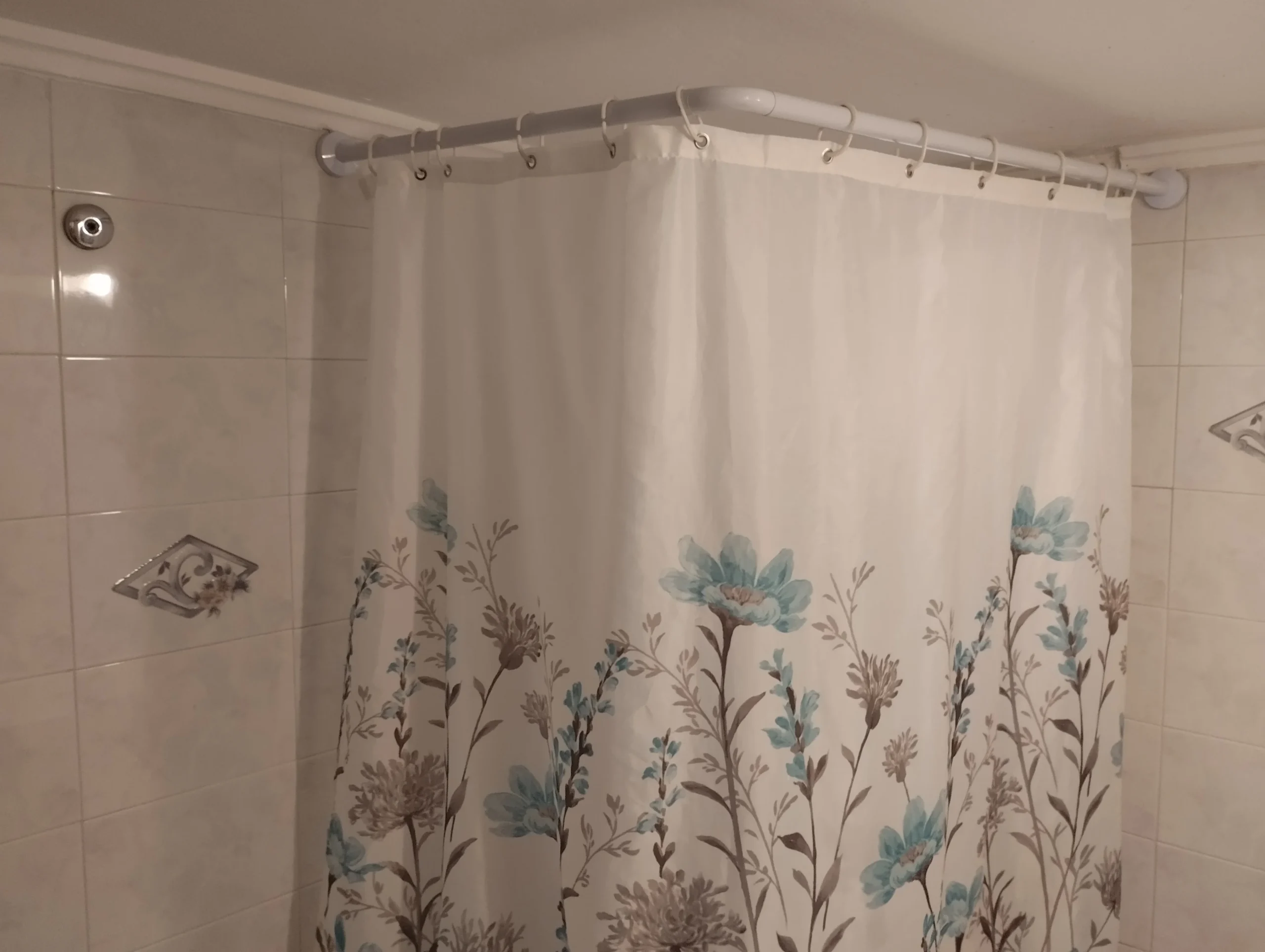 τοποθέτηση κουρτίνας μπάνιου μετά