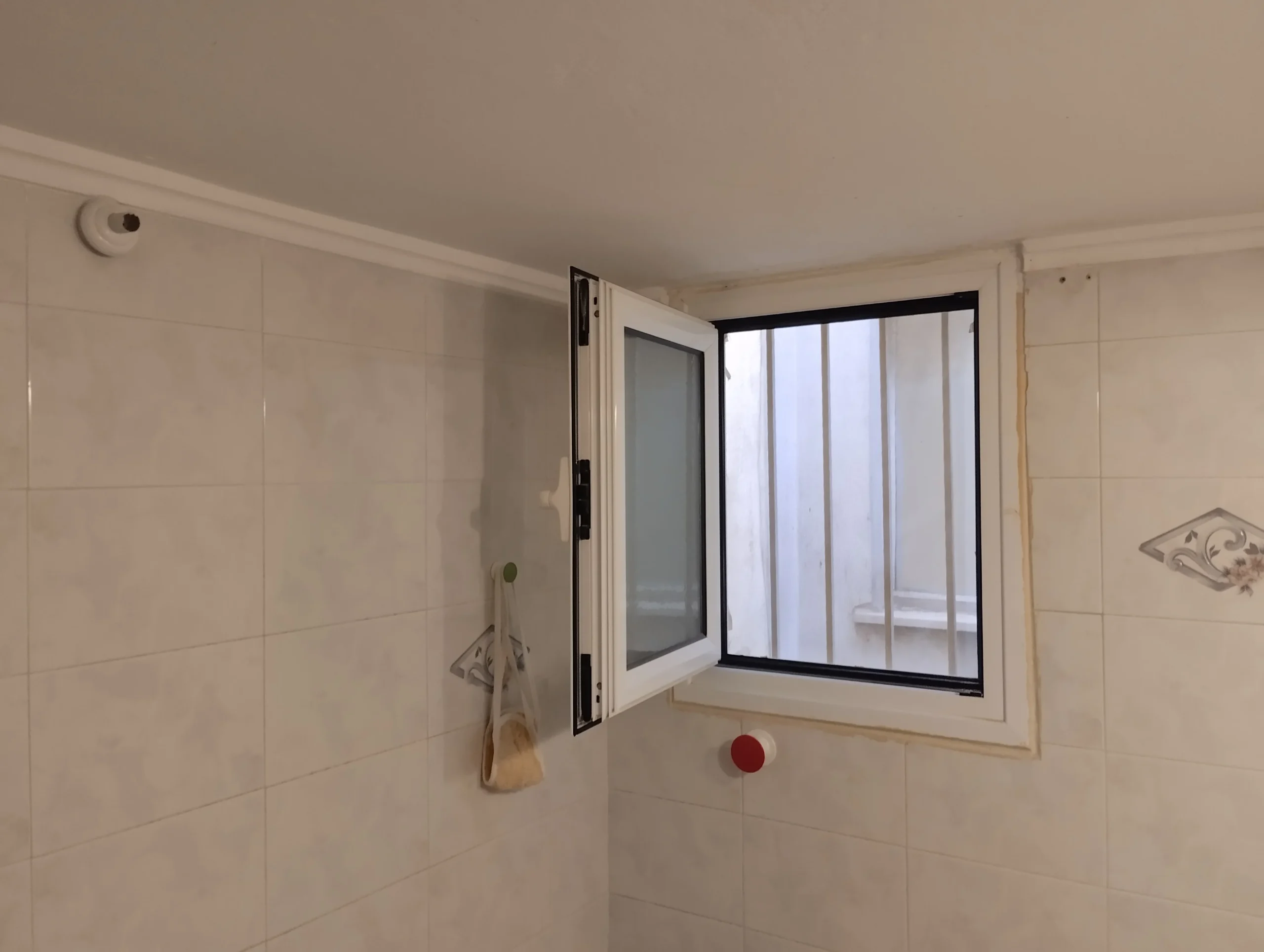 τοποθέτηση κουρτίνας μπάνιου πρίν