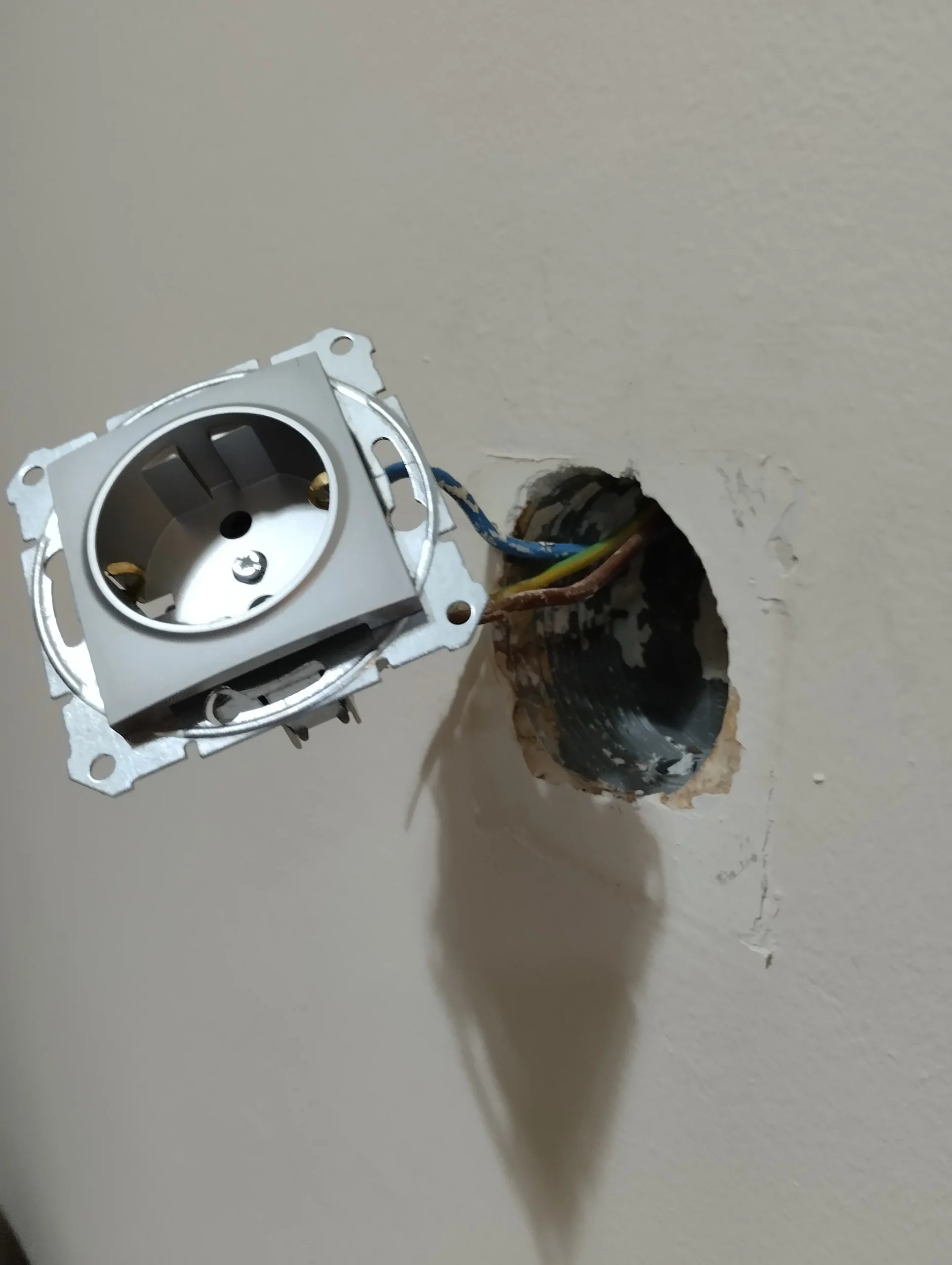 εγκατάσταση πρίζας πρίν